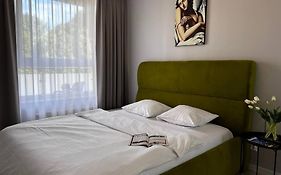 Nr 6 Europa22 Apartament Delux Z Wanna I Winda Centrum Miasta Tomaszow Maz Osiedle Browarna Przy Parku Z Widokiem Na Staw Apartament We Wszystko Wyposazony 50 Metrow Kwadratowych Cale Dla Ciebie Expresowe Zameldowanie